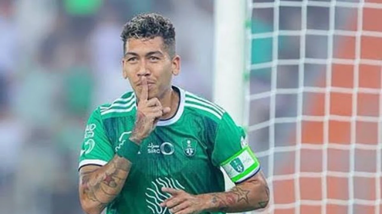 الأهلي يوضح حقيقة مفاوضاته لضم فيرمينو